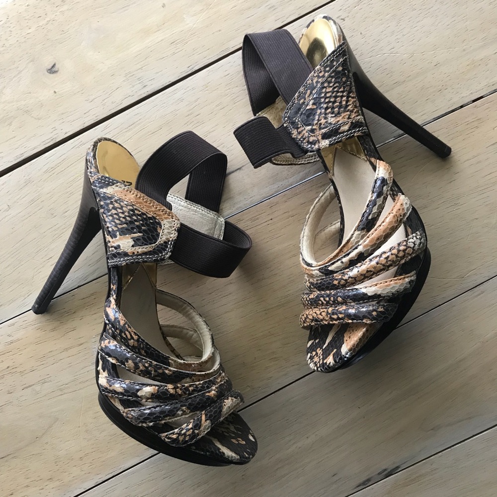 Michael Kors MK Snakeskin Print Leather Strap 👠